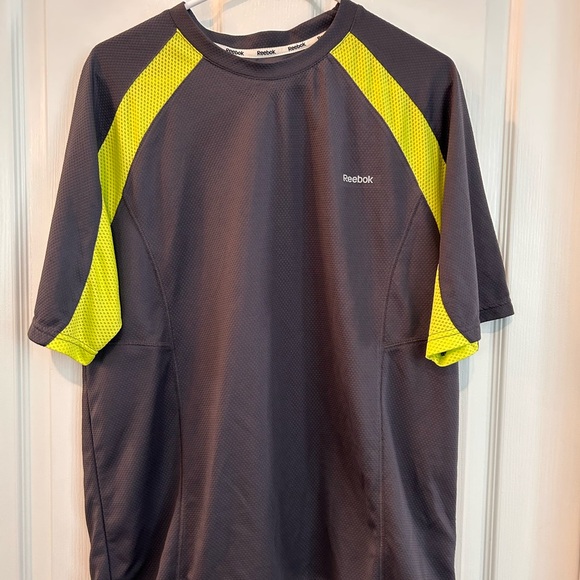Reebok Men’s Dark Gray & Bright Yellow Rash Guard – Athletic Swim Shirt - Picture 1 of 3